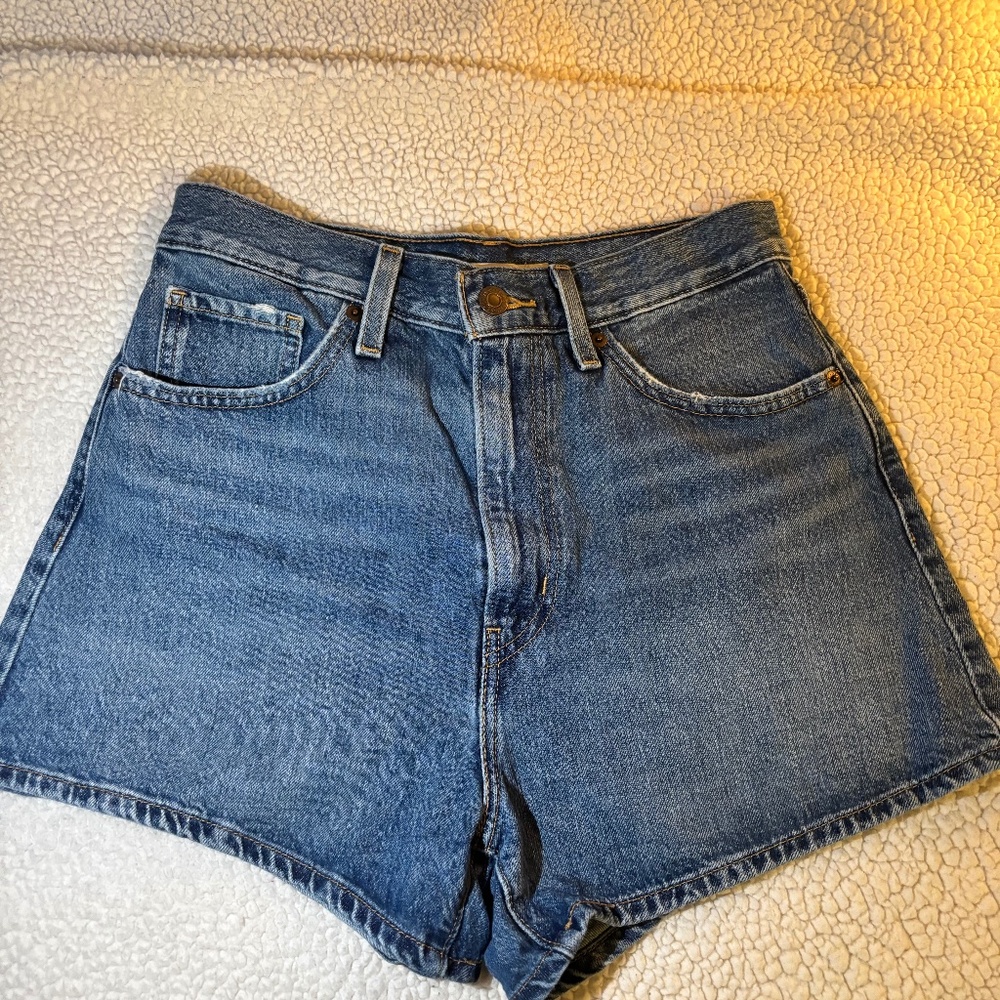 Levi High Waisted Mom Shorts W28